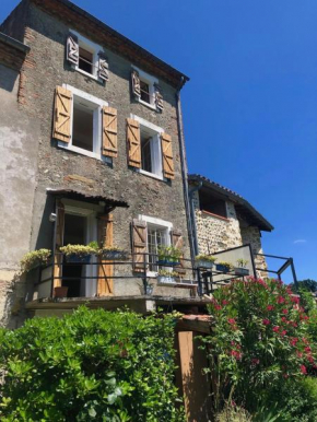 Beautiful Village House next to Garonne river!